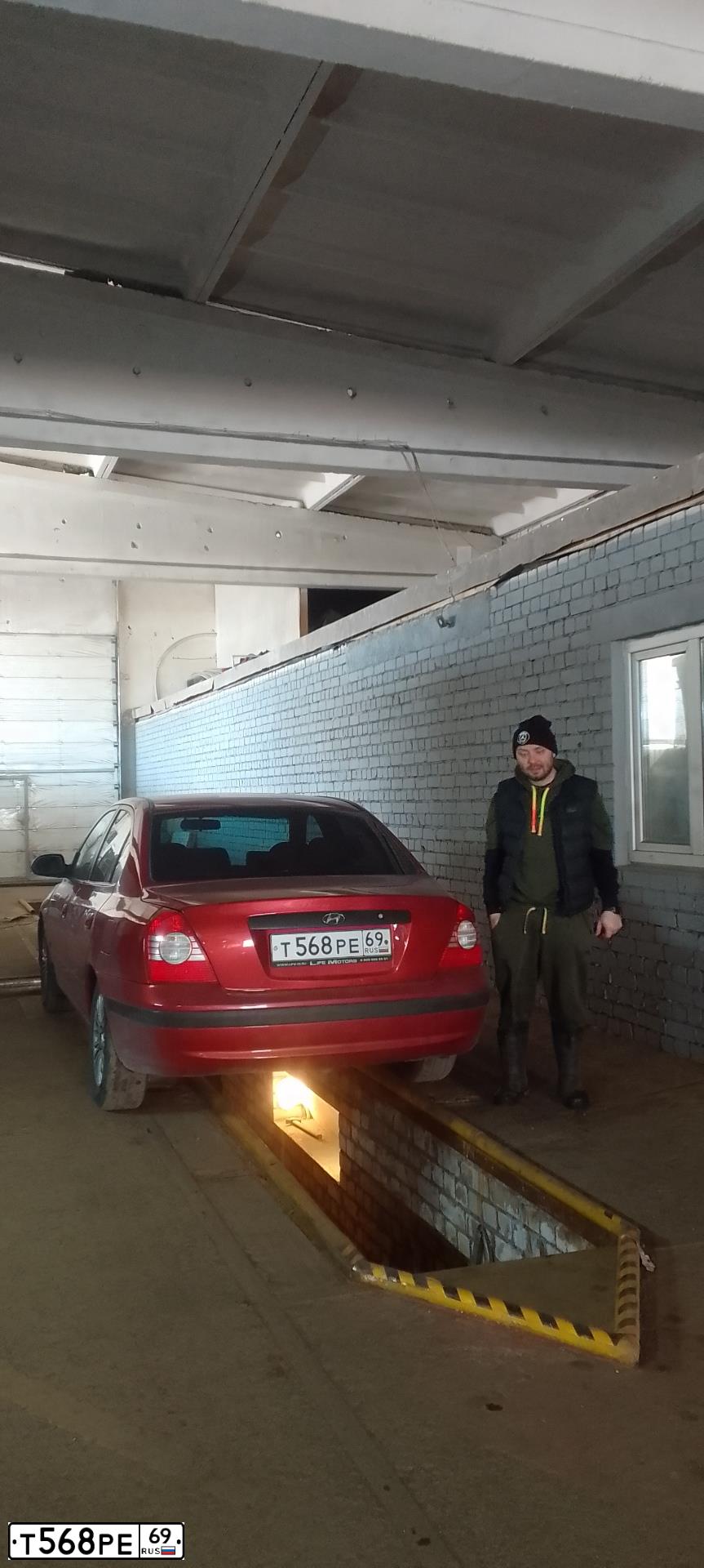 Фото автомобиля HYUNDAI ELANTRA, 2005 — госномер Т568РЕ69. Цвет: ВИШНЕВЫЙ