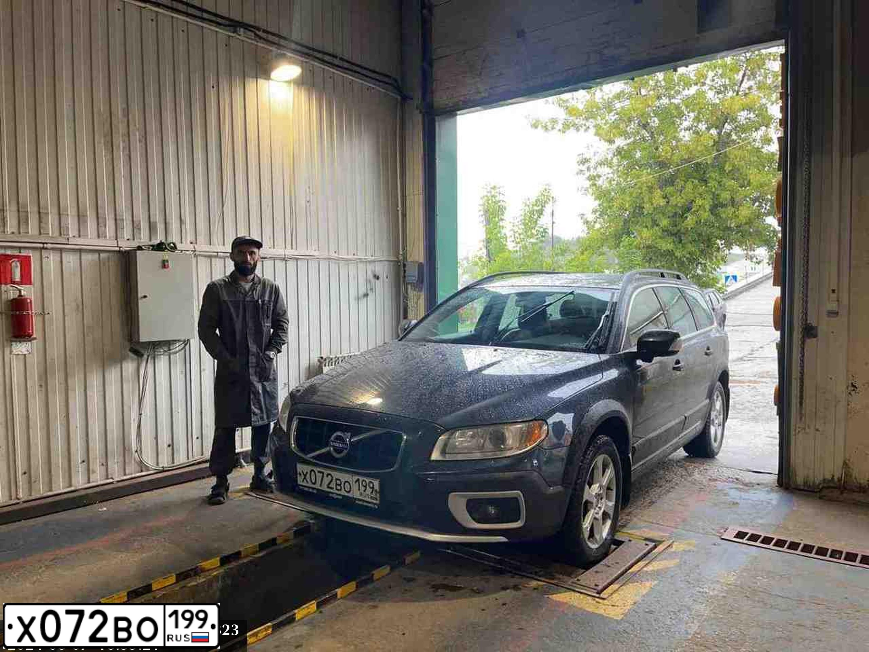 Фото автомобиля VOLVO XC70, 2008 — госномер К934НМ136. Цвет: Темно-синий