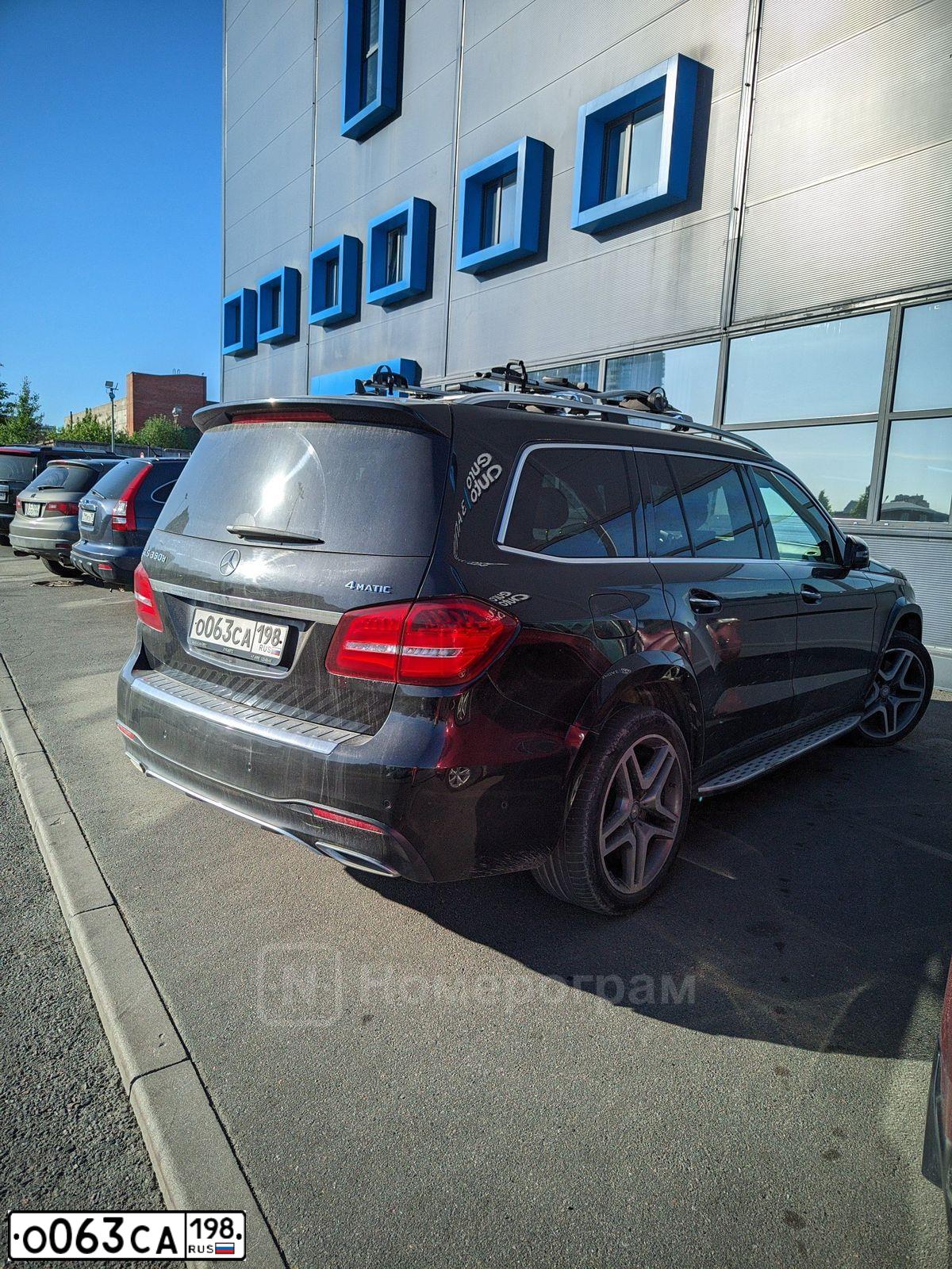 Фото автомобиля MERCEDES GL-KLASSE, 2016 — госномер О063СА198. Цвет: ЧЕРНЫЙ