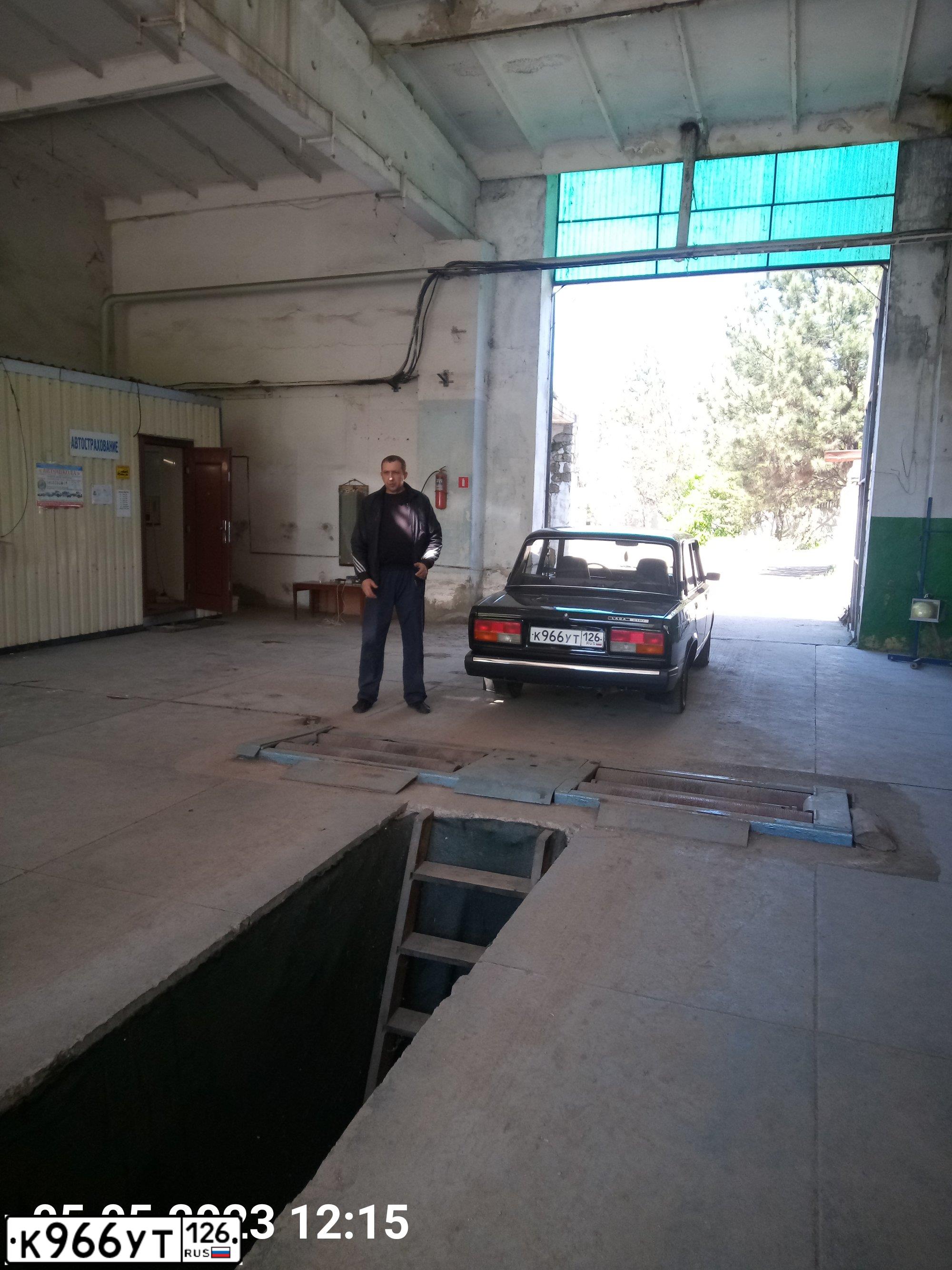 Фото автомобиля LADA 2107, 2010 — госномер Р016ВХ82. Цвет: СИНЕ-ЧЕРНЫЙ