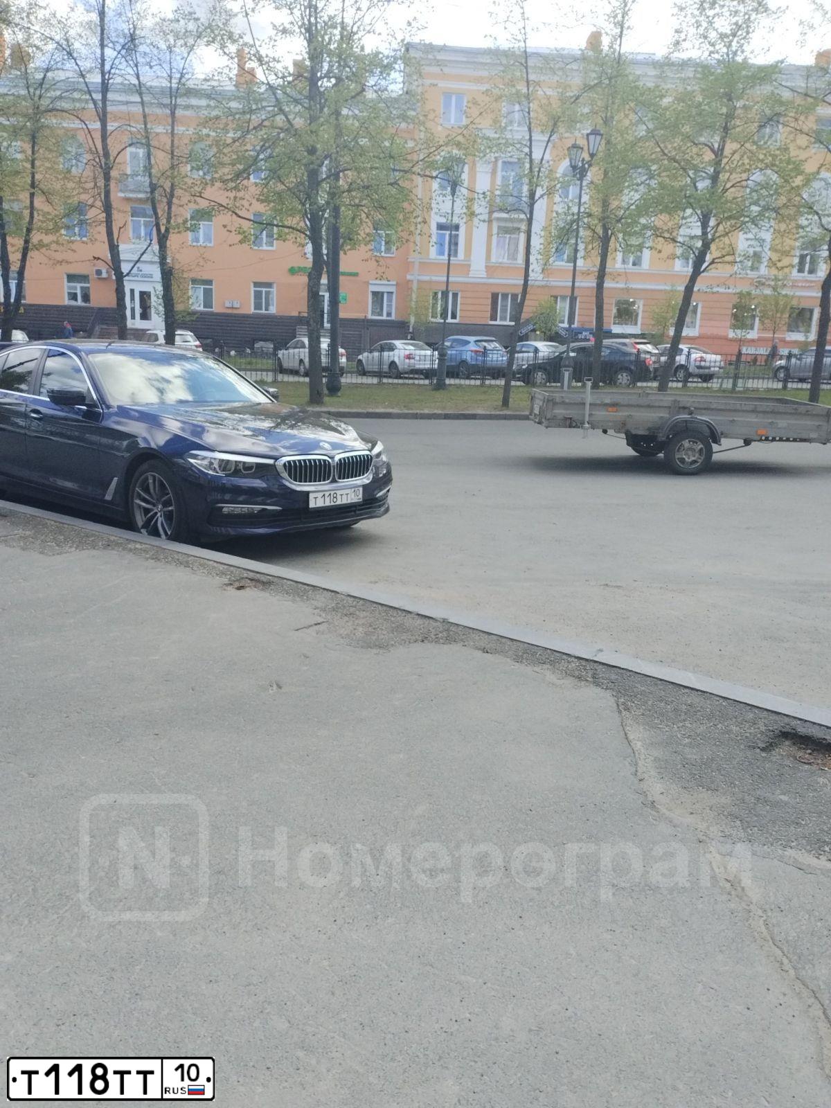 Фото автомобиля BMW SERIE 5, 2017 — госномер Х380УР178. Цвет: синий