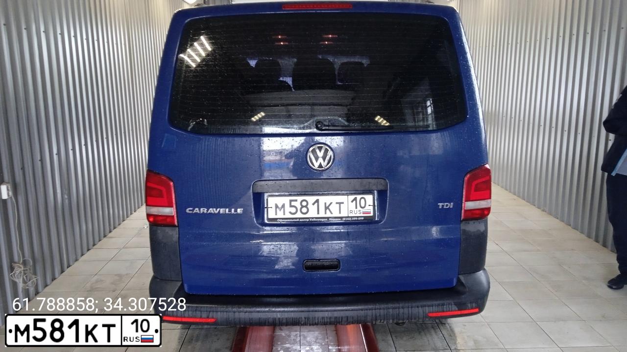 Фото автомобиля VOLKSWAGEN CARAVELLE, 2014 — госномер М581КТ10. Цвет: ТЕМНО-СИНИЙ