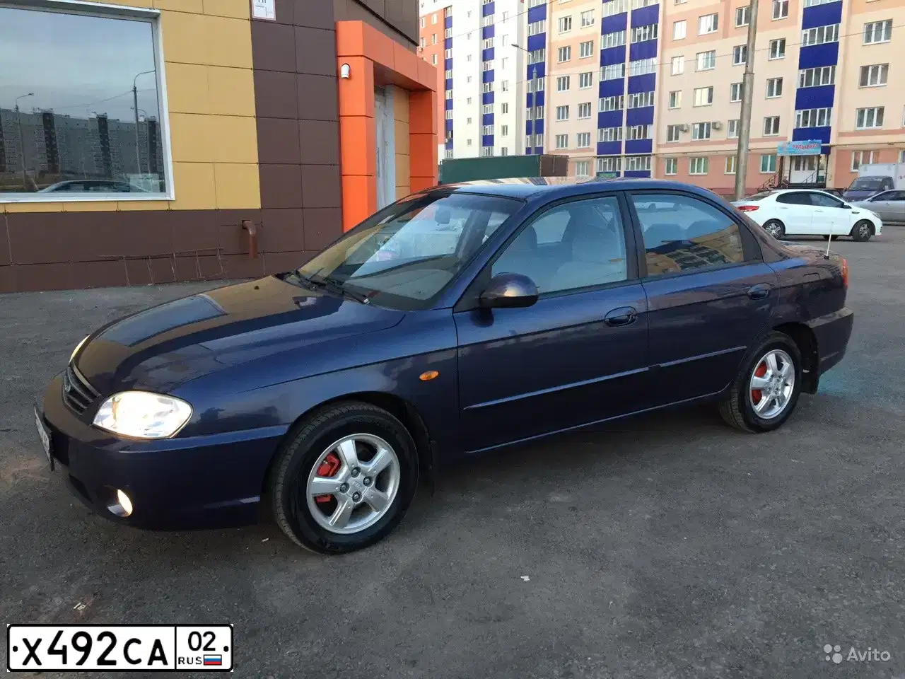 Фото автомобиля KIA SPECTRA, 2006 — госномер К434РВ702. Цвет: МЕРЦАЮЩИЙ СИНИЙ