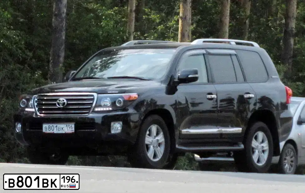 Фото автомобиля TOYOTA LANDCRUISER 200, 2014 — госномер В801ВК196. Цвет: ЧЕРНЫЙ