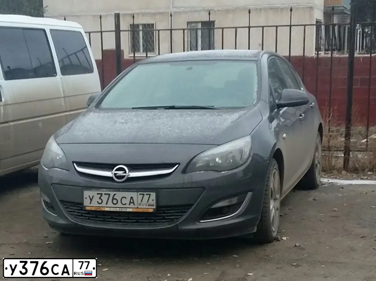 Фото автомобиля OPEL ASTRA, 2012 — госномер У376СА77. Цвет: СЕРЫЙ