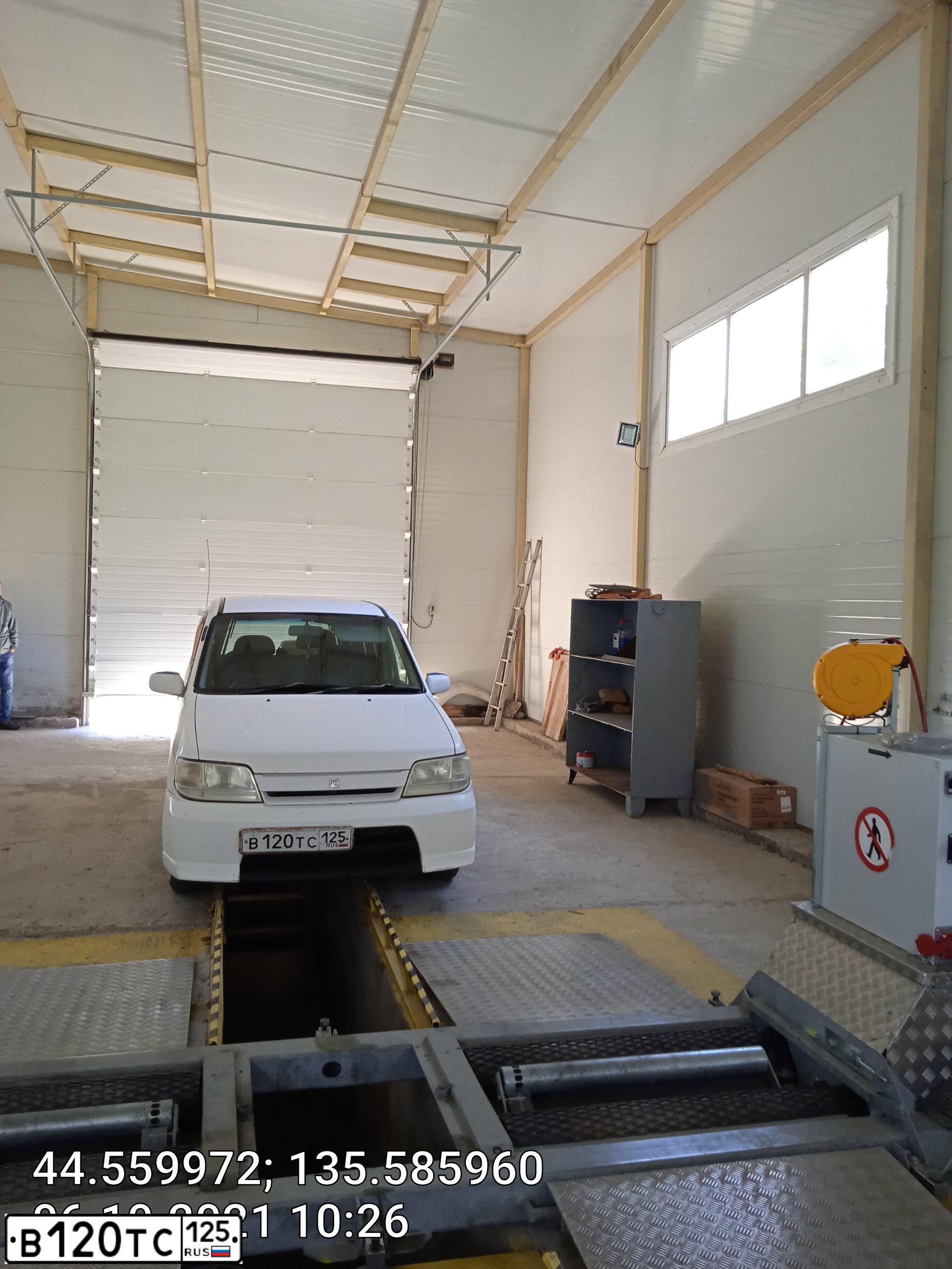 Фото автомобиля NISSAN CUBE, 2001 — госномер У284СЕ125