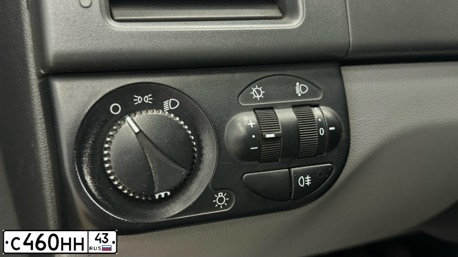 Фото автомобиля LADA 2170 PRIORA, 2010 — госномер В300ХВ43. Цвет: Сине-Черный