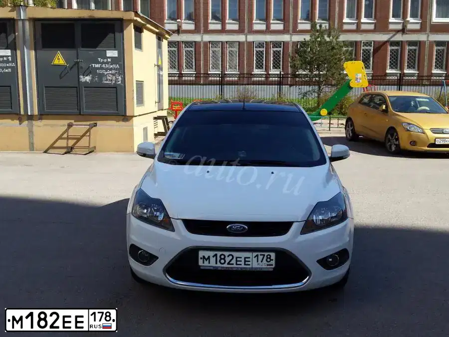 Фото автомобиля FORD FOCUS, 2010 — госномер М182ЕЕ178. Цвет: СИНИЙ