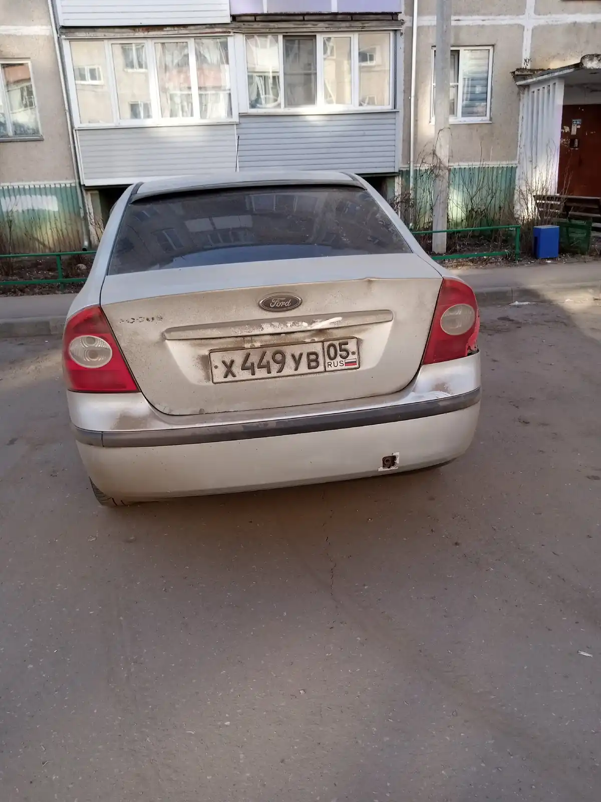 Фото автомобиля FORD FOCUS, 2006 — госномер Х449УВ05. Цвет: СЕРЫЙ