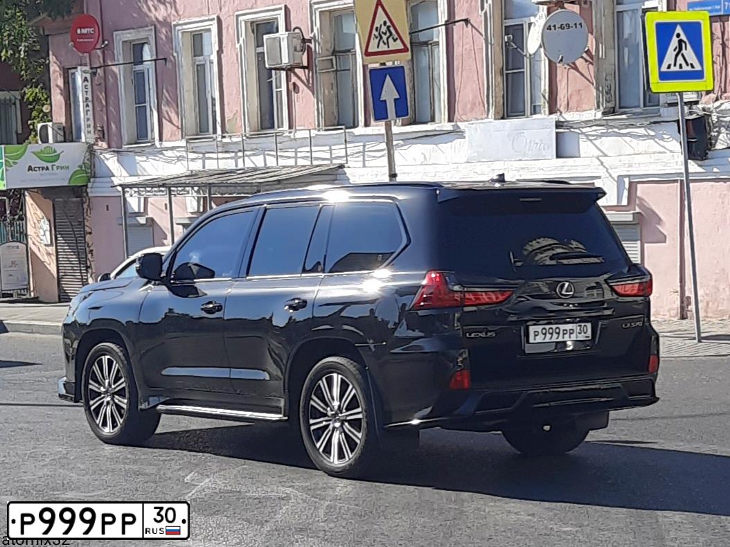 Фото автомобиля RENAULT KOLEOS, 2009 — госномер Р999РР30. Цвет: ЧЕРНЫЙ