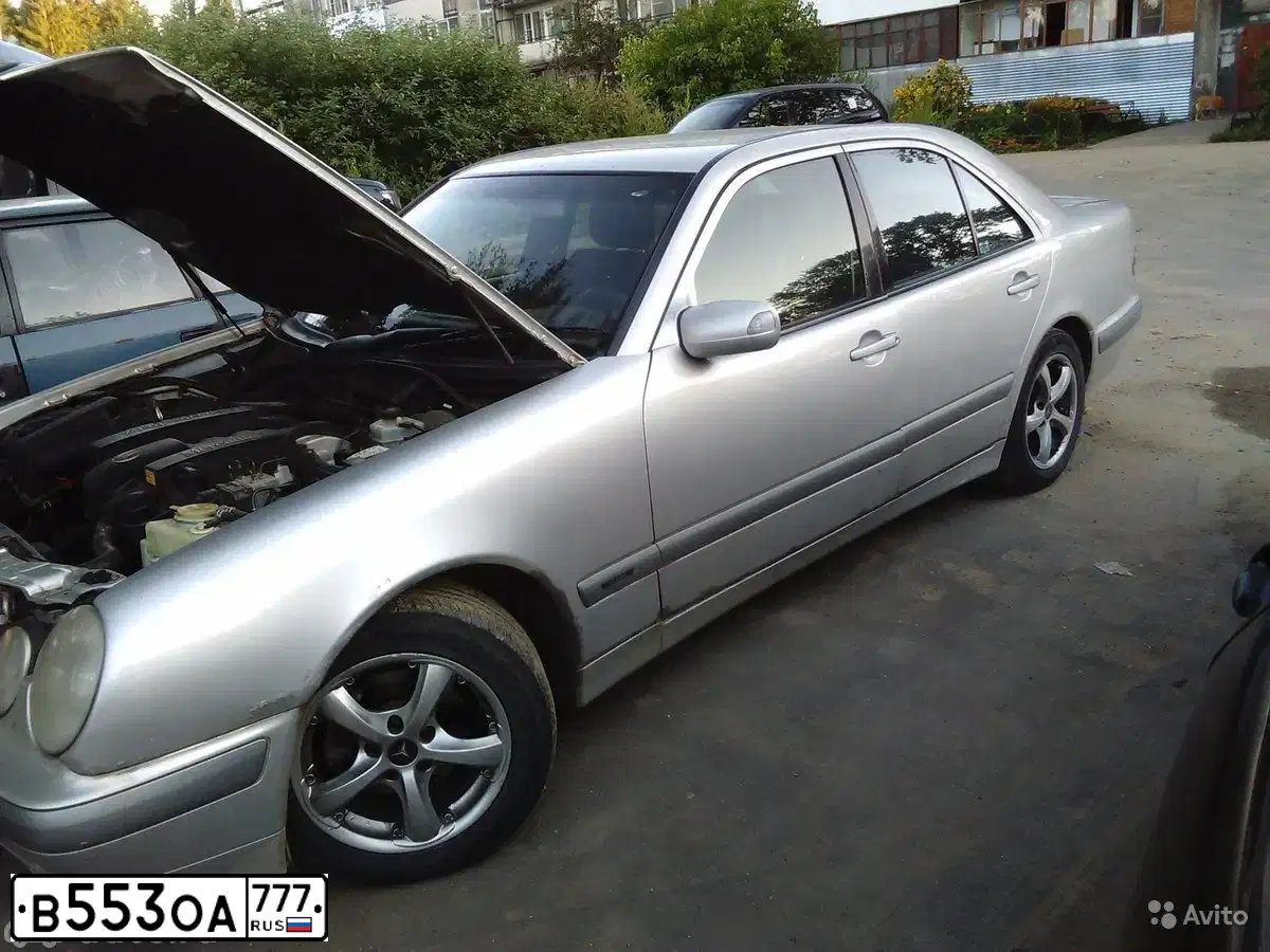Фото автомобиля MERCEDES E-KLASSE, 2001 — госномер С913ХА790. Цвет: БЕЛЫЙ(СЕРЕБРИСТЫЙ