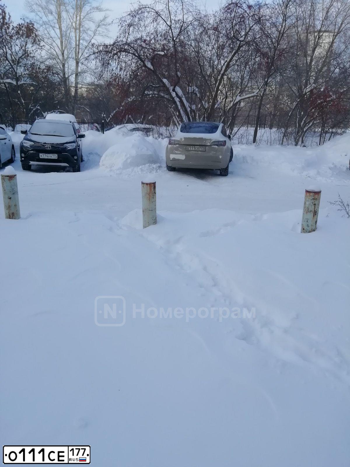 Фото автомобиля PORSCHE CAYENNE, 2003 — госномер М218СК154. Цвет: ЧЕРНЫЙ