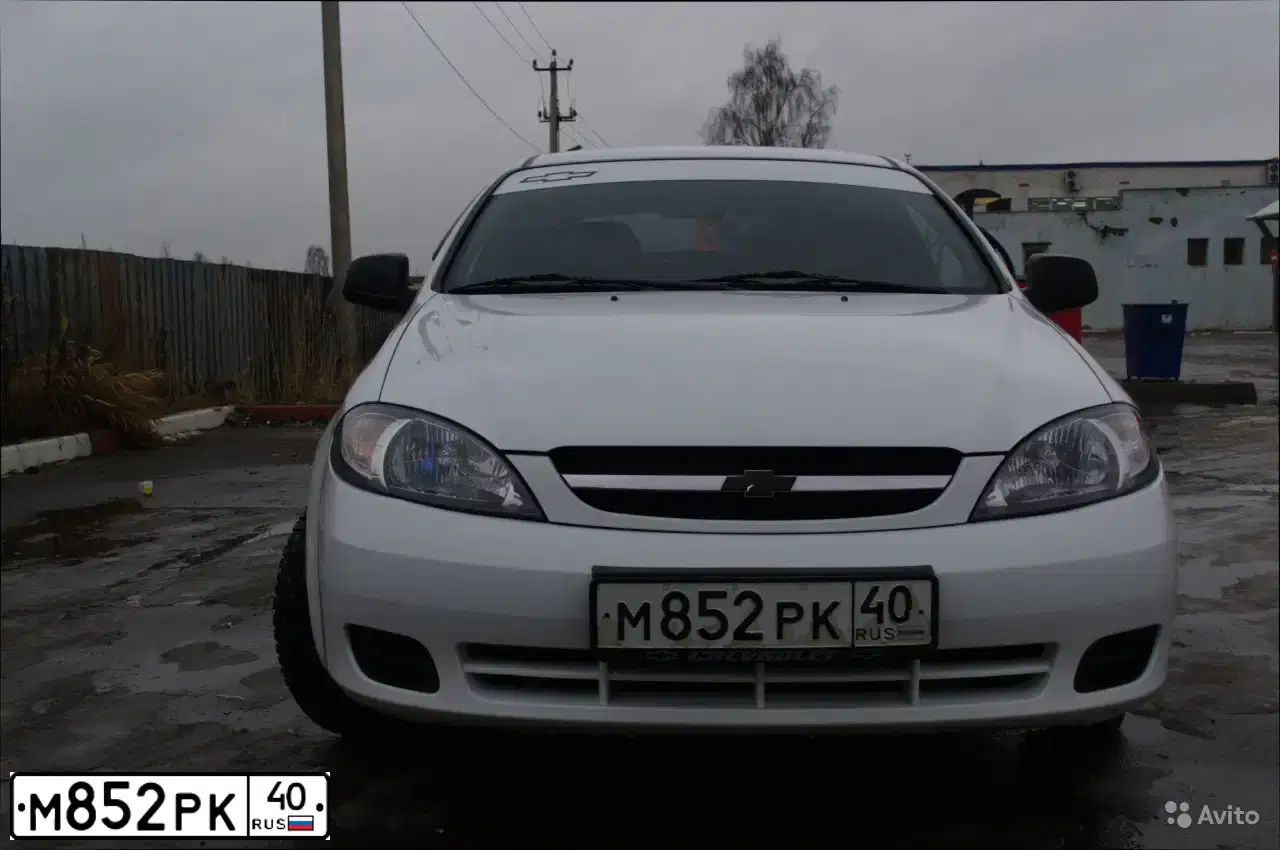 Фото автомобиля CHEVROLET LACETTI, 2011 — госномер С380РМ40. Цвет: Белый
