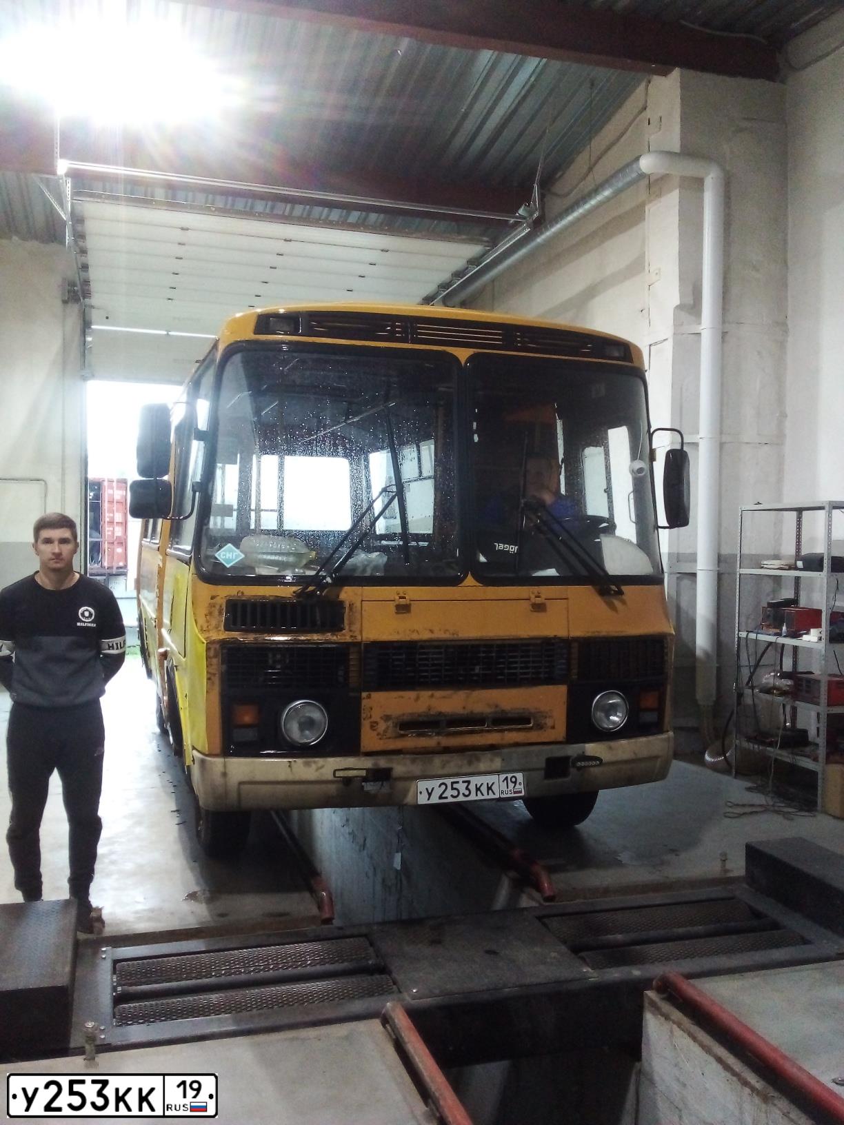 Фото автомобиля PAZ 3205, 2006 — госномер У253КК19. Цвет: ЖЁЛТЫЙ