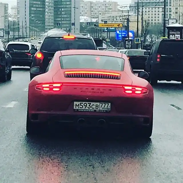 Фото автомобиля PORSCHE 911, 2016 — госномер С152УВ790. Цвет: Красный