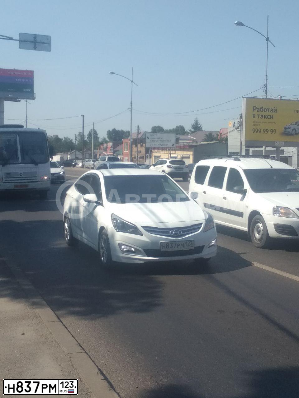 Фото автомобиля ХЕНДЭ СОЛЯРИС, 2015 — госномер Р716КУ126. Цвет: Белый