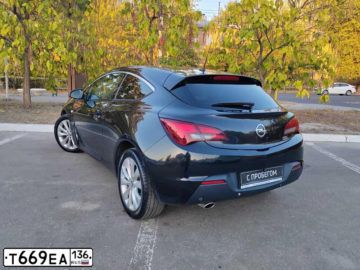 Фото автомобиля OPEL ASTRA, 2012 — госномер У935РТ136. Цвет: ЧЕРНЫЙ