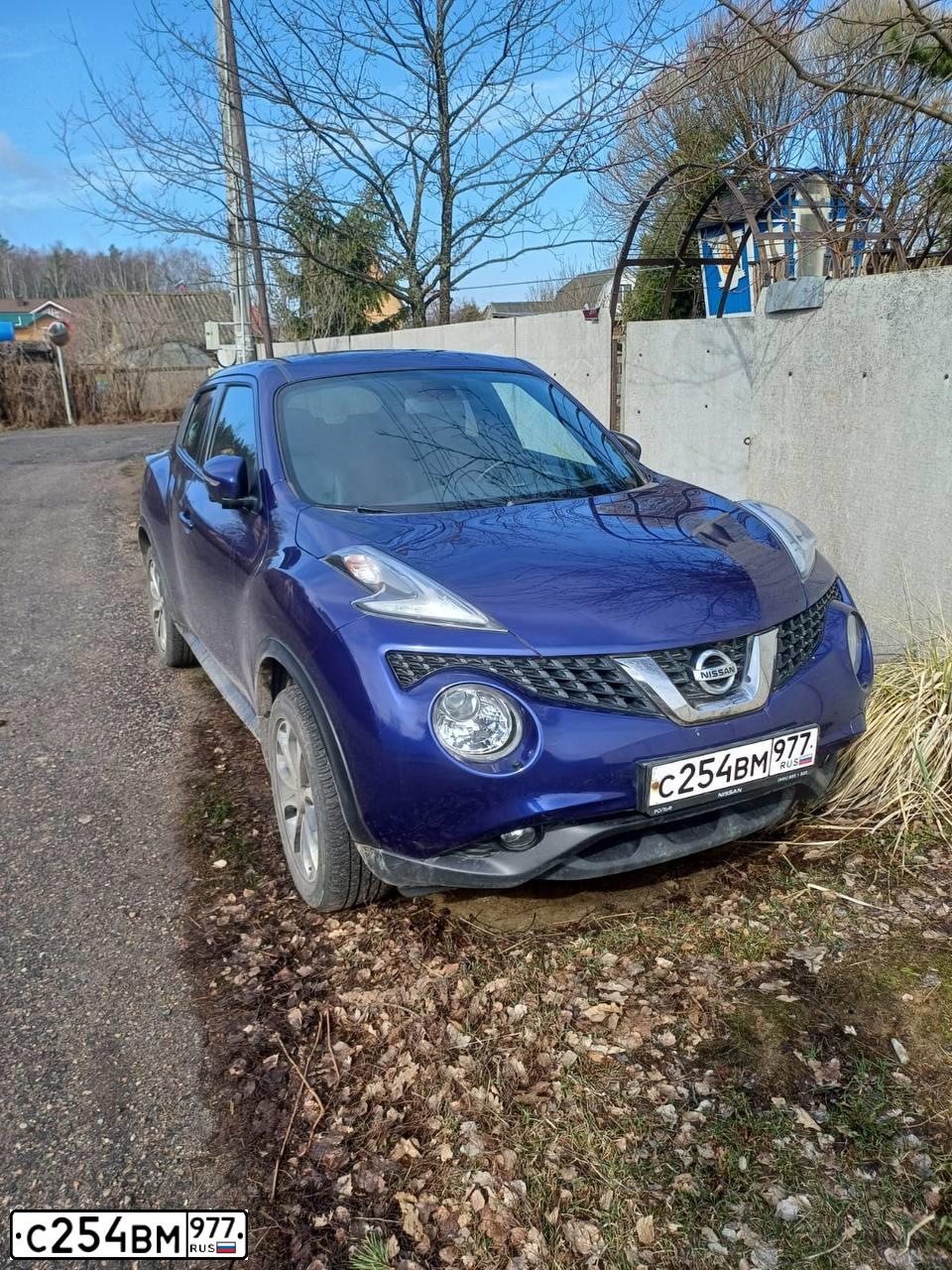 Фото автомобиля NISSAN JUKE, 2017 — госномер С799АН799. Цвет: Темно-синий