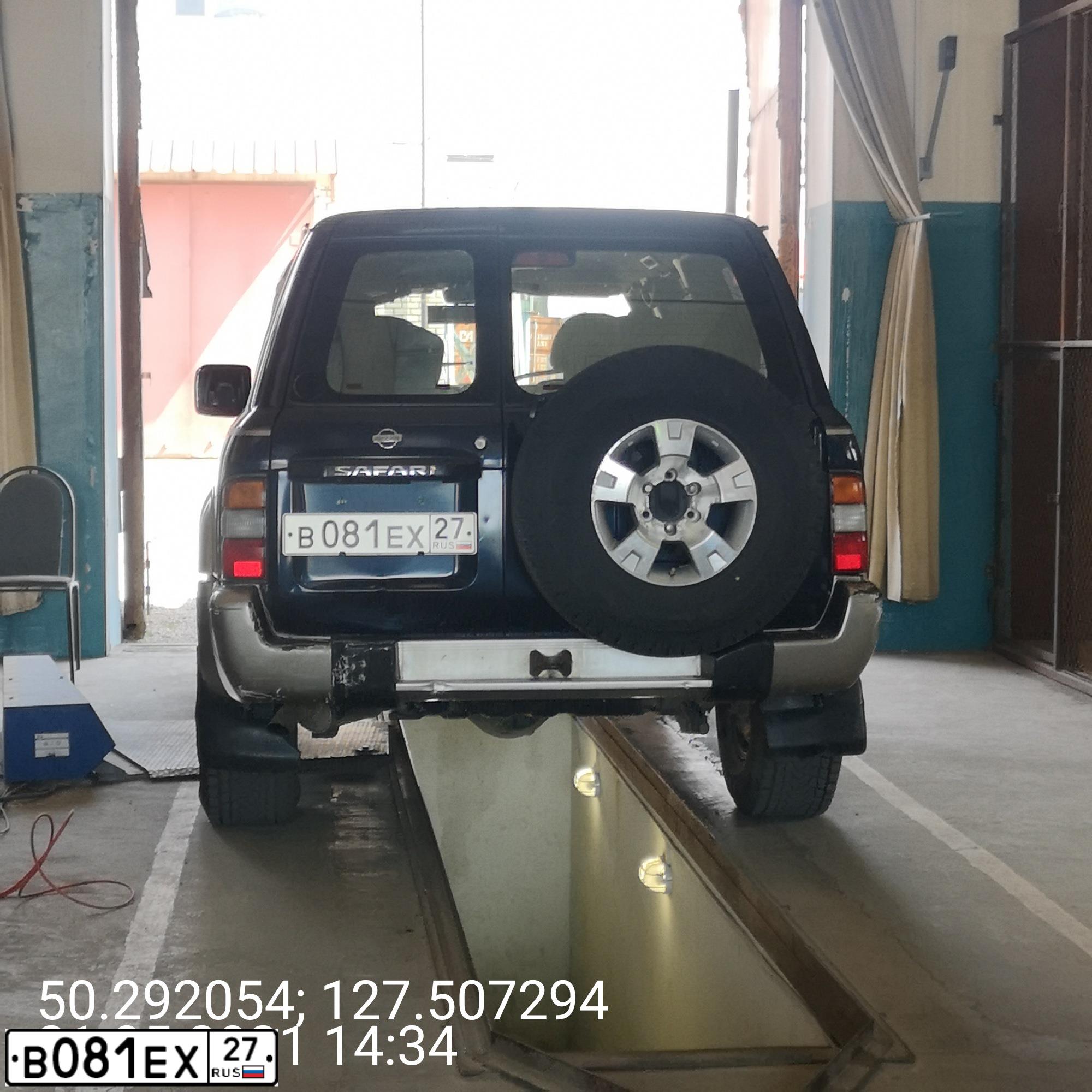 Фото автомобиля NISSAN PATROL, 1999 — госномер В081ЕХ27. Цвет: СИНИЙ