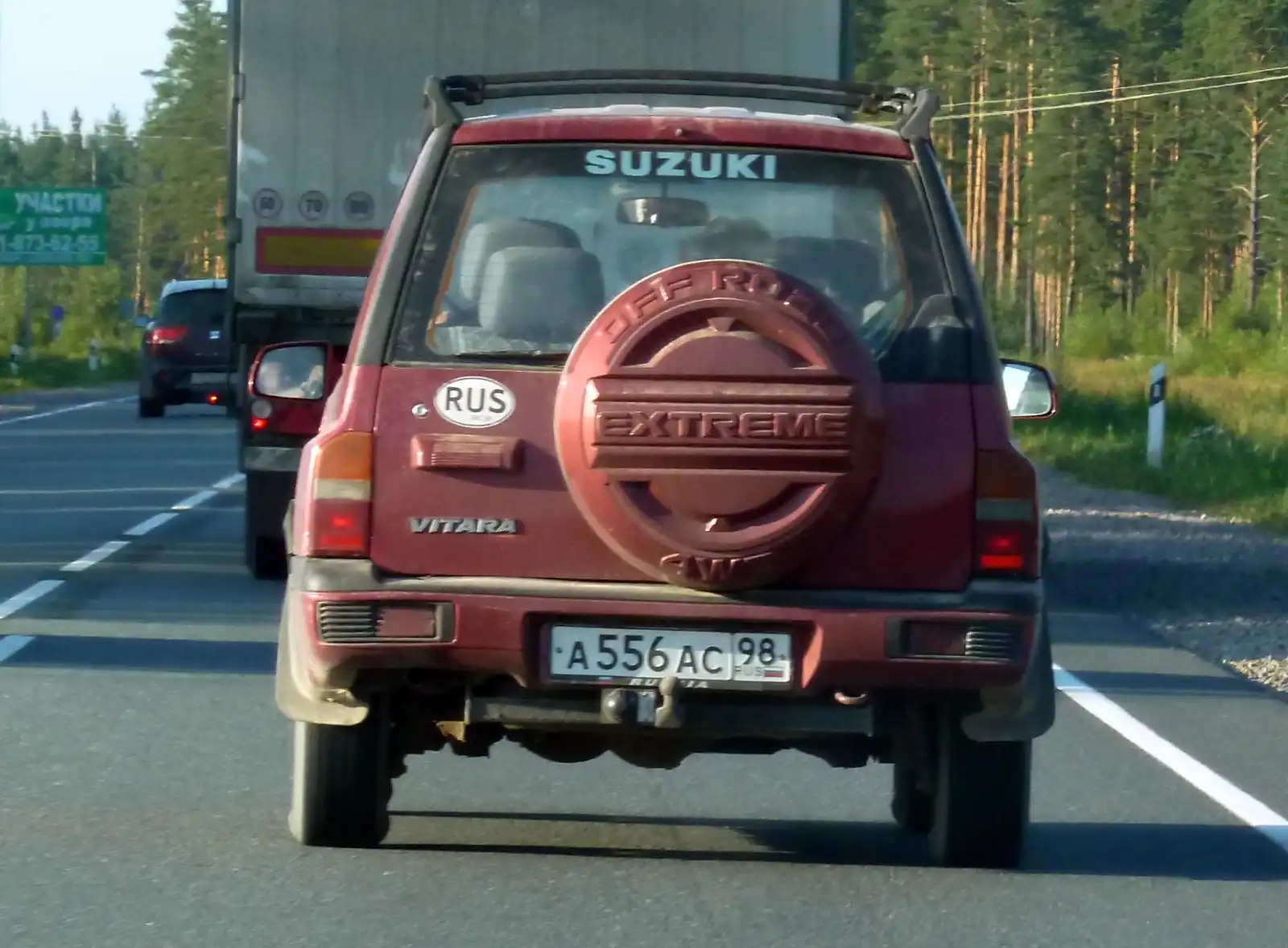 Фото автомобиля SUZUKI /GRAND/ VITARA, 1993 — госномер С635ОУ78. Цвет: Красный
