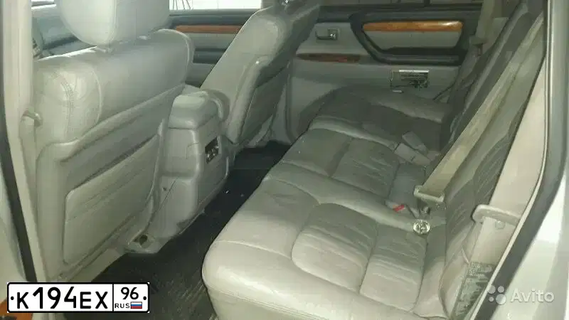 Фото автомобиля LEXUS LX, 2006 — госномер К194ЕХ96. Цвет: СВЕТЛО-СЕРЫЙ