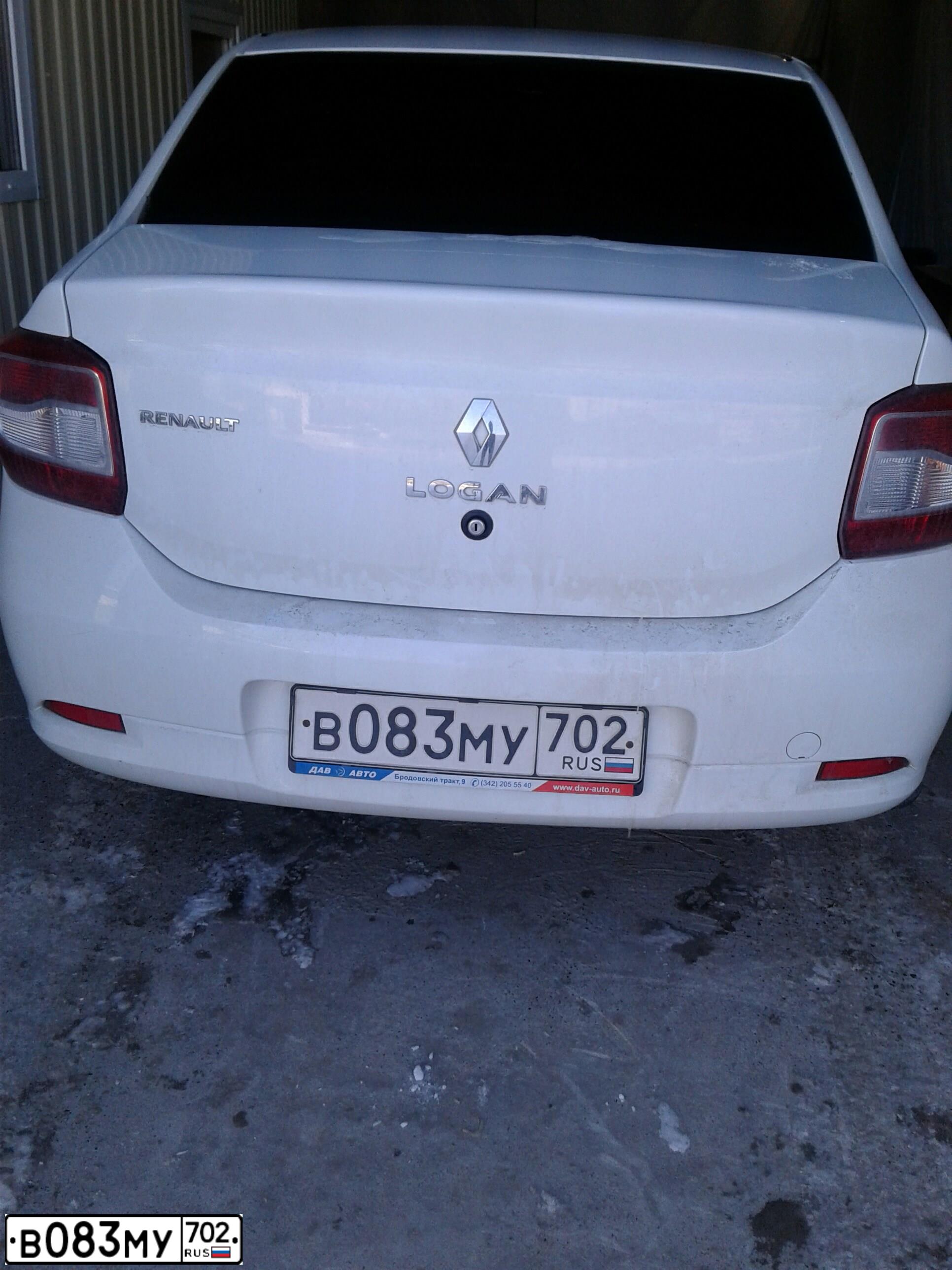 Фото автомобиля RENAULT LOGAN, 2015 — госномер В083МУ702. Цвет: Белый