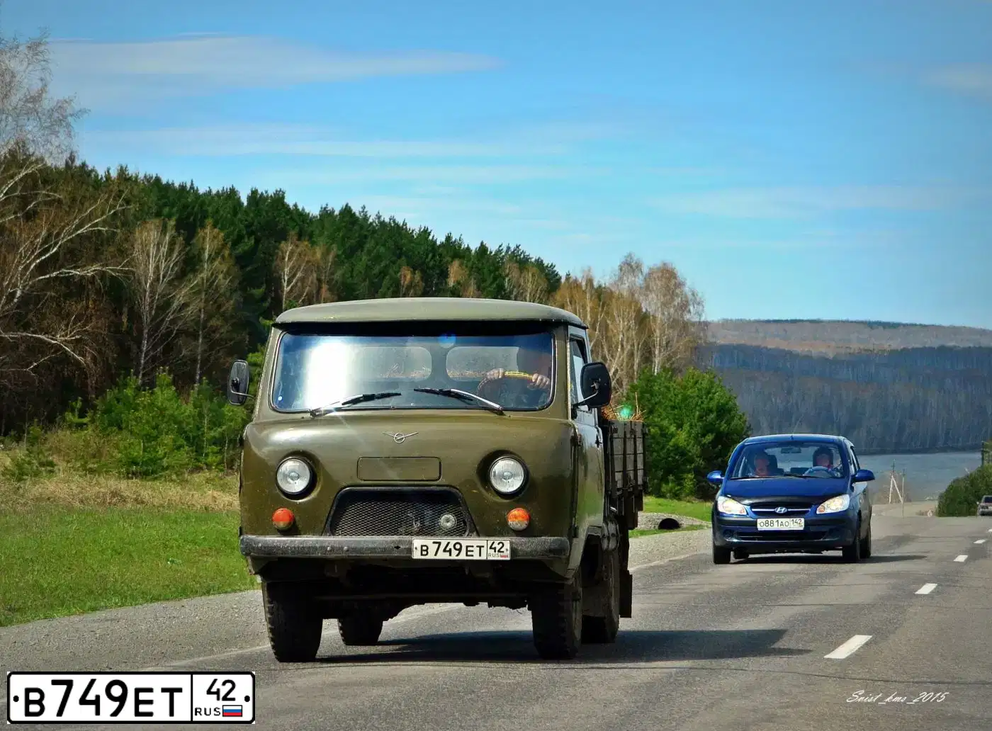 Фото автомобиля UAZ 3303, 1992 — госномер В749ЕТ42. Цвет: ХАКИ