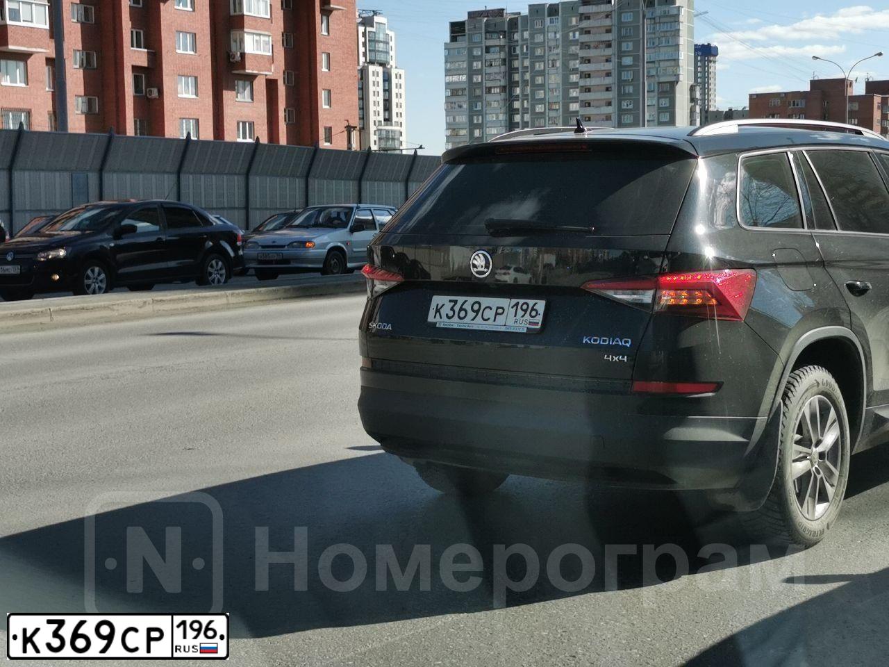 Фото автомобиля SKODA KODIAQ, 2018 — госномер К369СР196. Цвет: ЧЕРНЫЙ