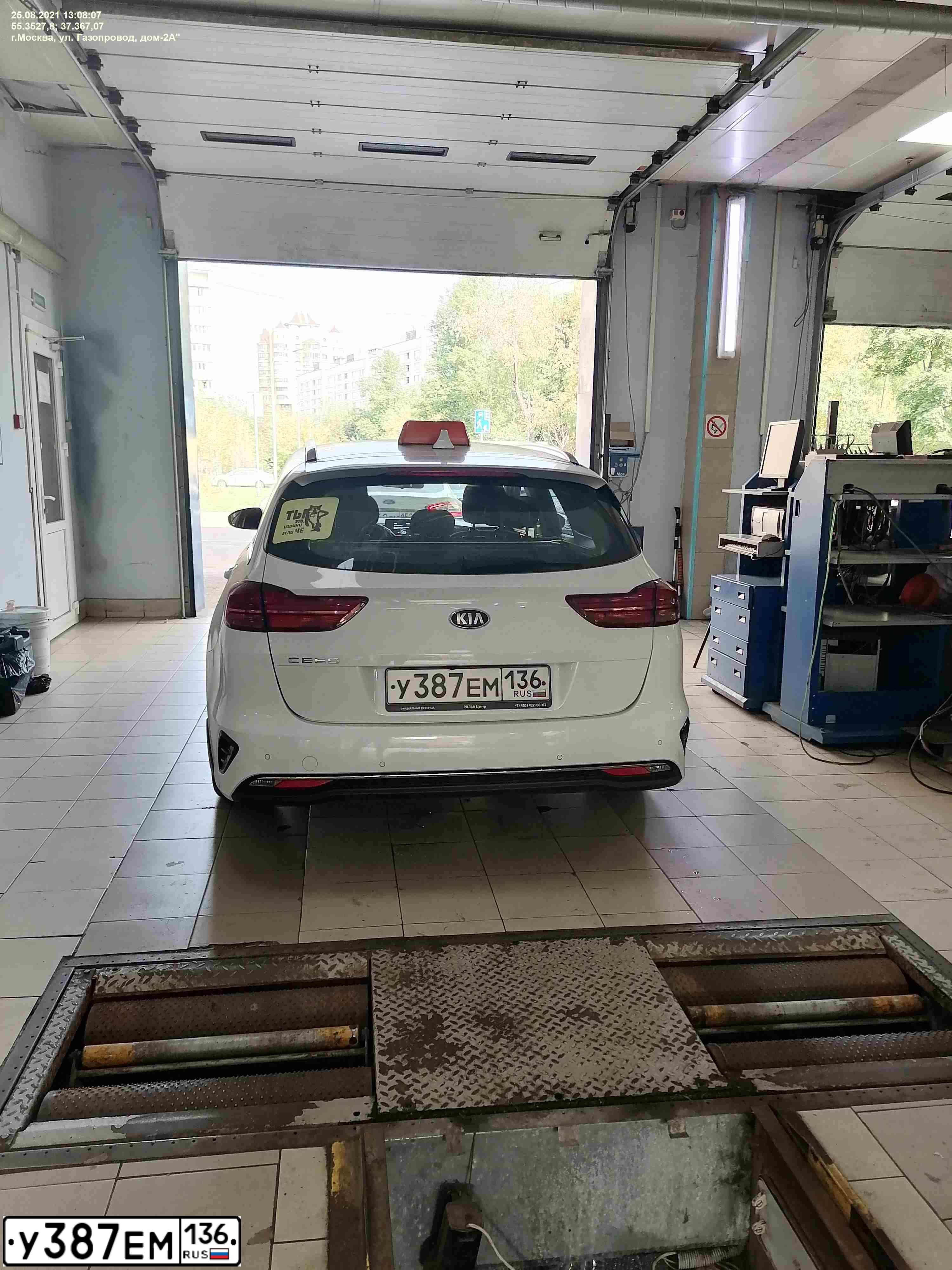 Фото автомобиля KIA CEE'D, 2020 — госномер У387ЕМ136. Цвет: БЕЛЫЙ ЖЕЛТЫЙ СЕРЫЙ