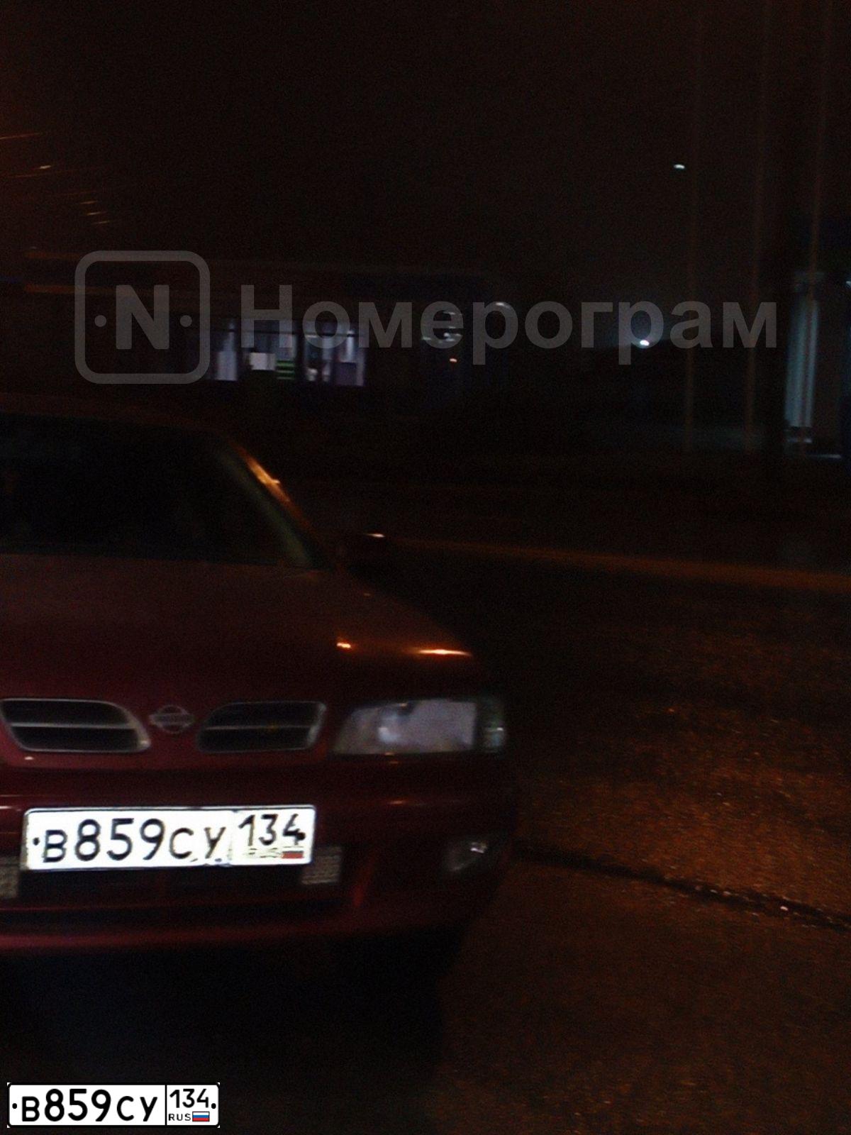 Фото автомобиля NISSAN PRIMERA, 1998 — госномер В859СУ134. Цвет: КРАСНЫЙ