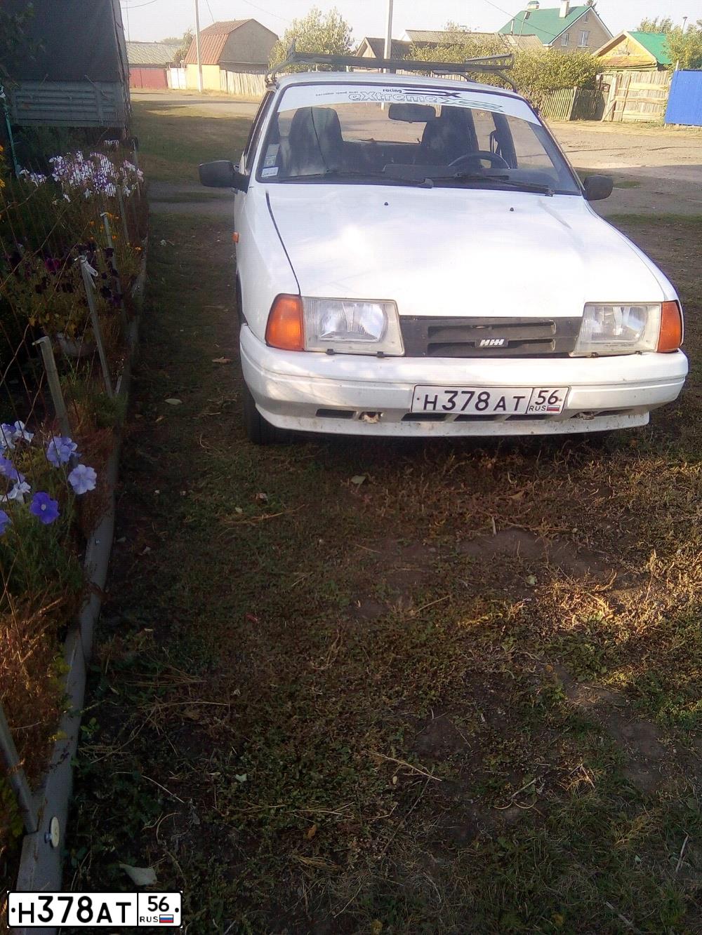 Фото автомобиля IZH 2126, 1997 — госномер Х001УК56. Цвет: Белый