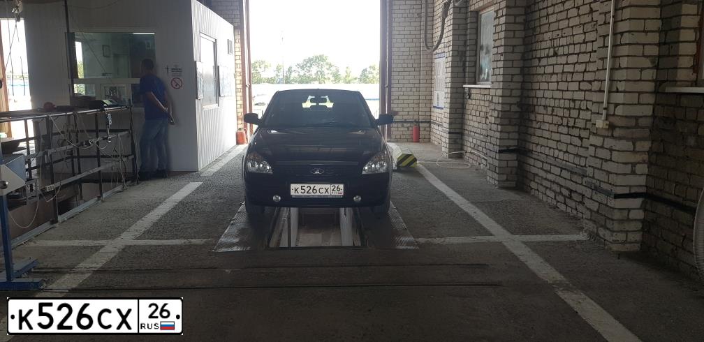 Фото автомобиля LADA 2170 PRIORA, 2010 — госномер К526СХ26. Цвет: ТЕМНО-ВИШНЕВЫЙ