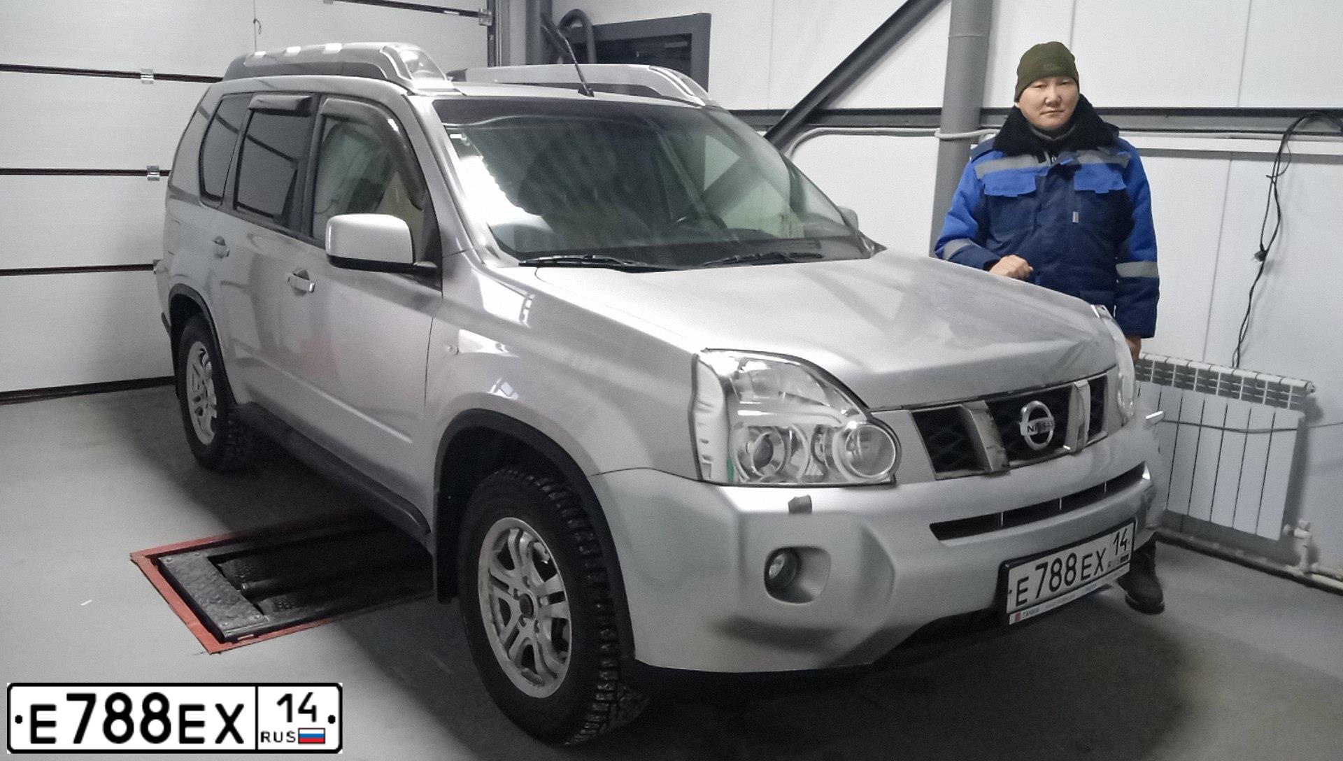 Фото автомобиля NISSAN X-TRAIL, 2010 — госномер О055НМ14. Цвет: СЕРЕБРИСТЫЙ