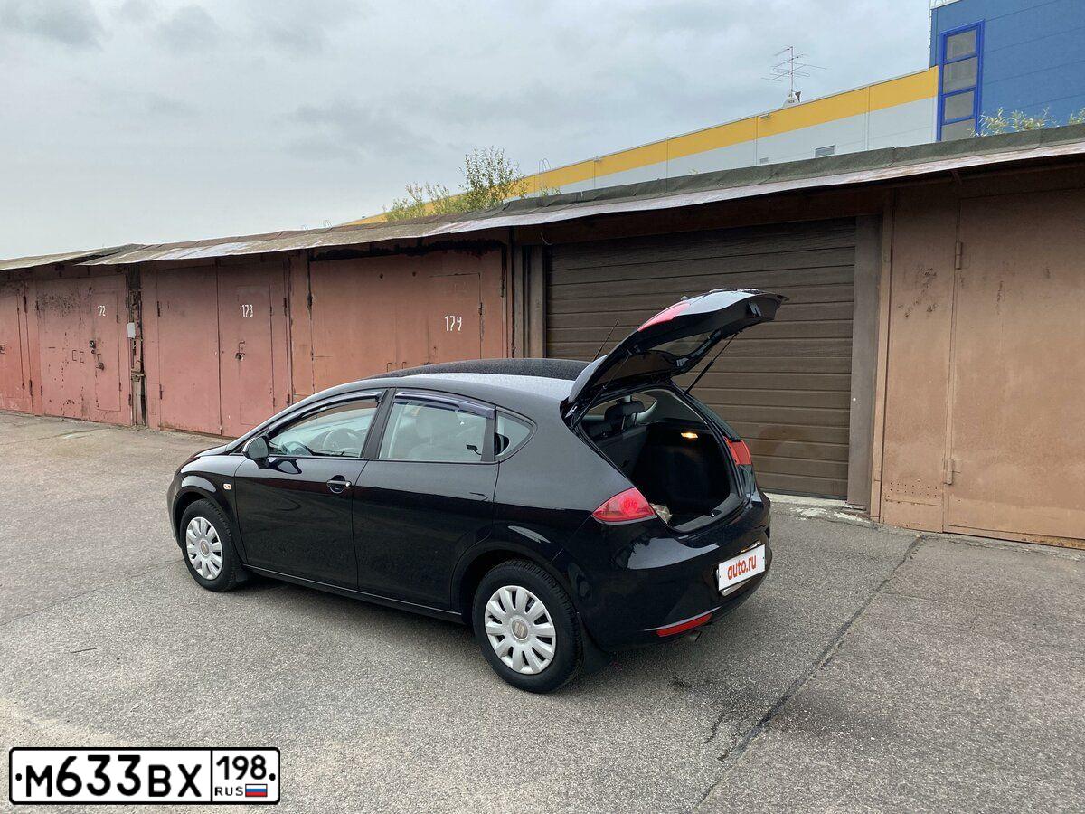 Фото автомобиля SEAT LEON, 2011 — госномер М633ВХ198. Цвет: ЧЕРНЫЙ
