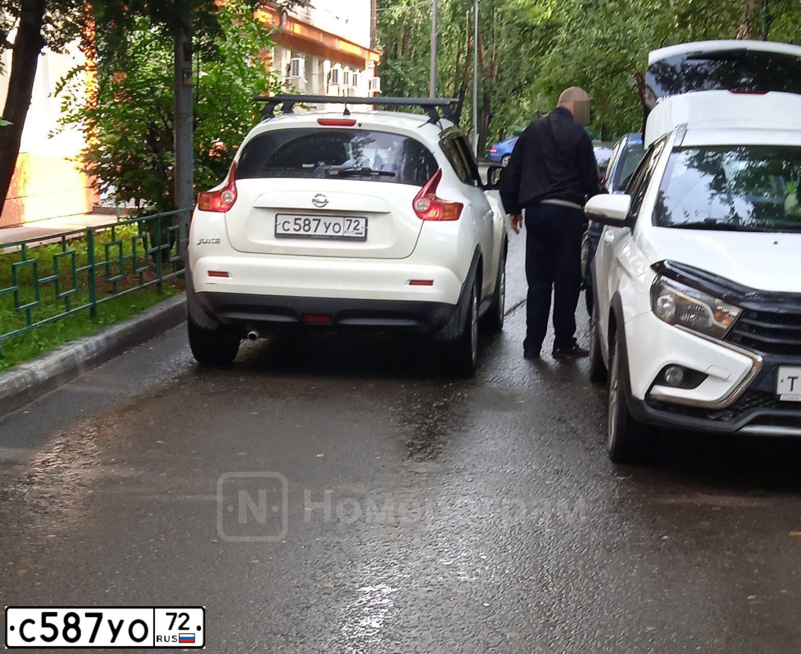 Фото автомобиля NISSAN JUKE, 2012 — госномер С587УО72. Цвет: Белый
