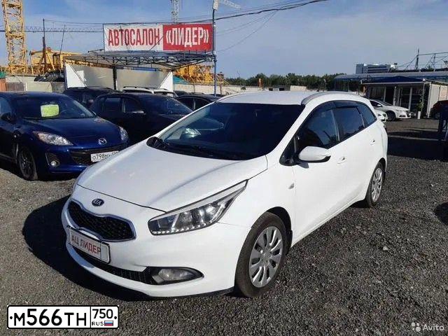 Фото автомобиля KIA CEE'D, 2012 — госномер С504РТ178. Цвет: Белый