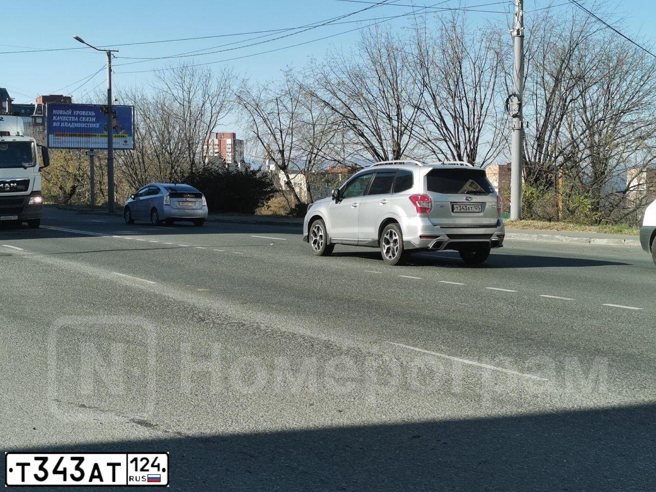 Фото автомобиля VOLKSWAGEN PASSAT, 2001 — госномер Р105ВК17. Цвет: Серый