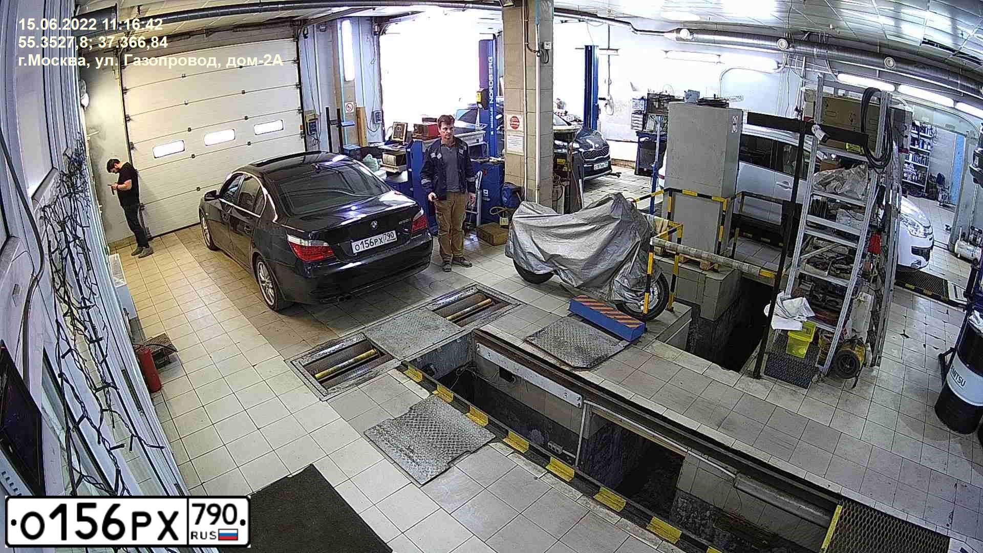 Фото автомобиля BMW SERIE 5, 2004 — госномер Н325УУ799. Цвет: ЧЕРНЫЙ