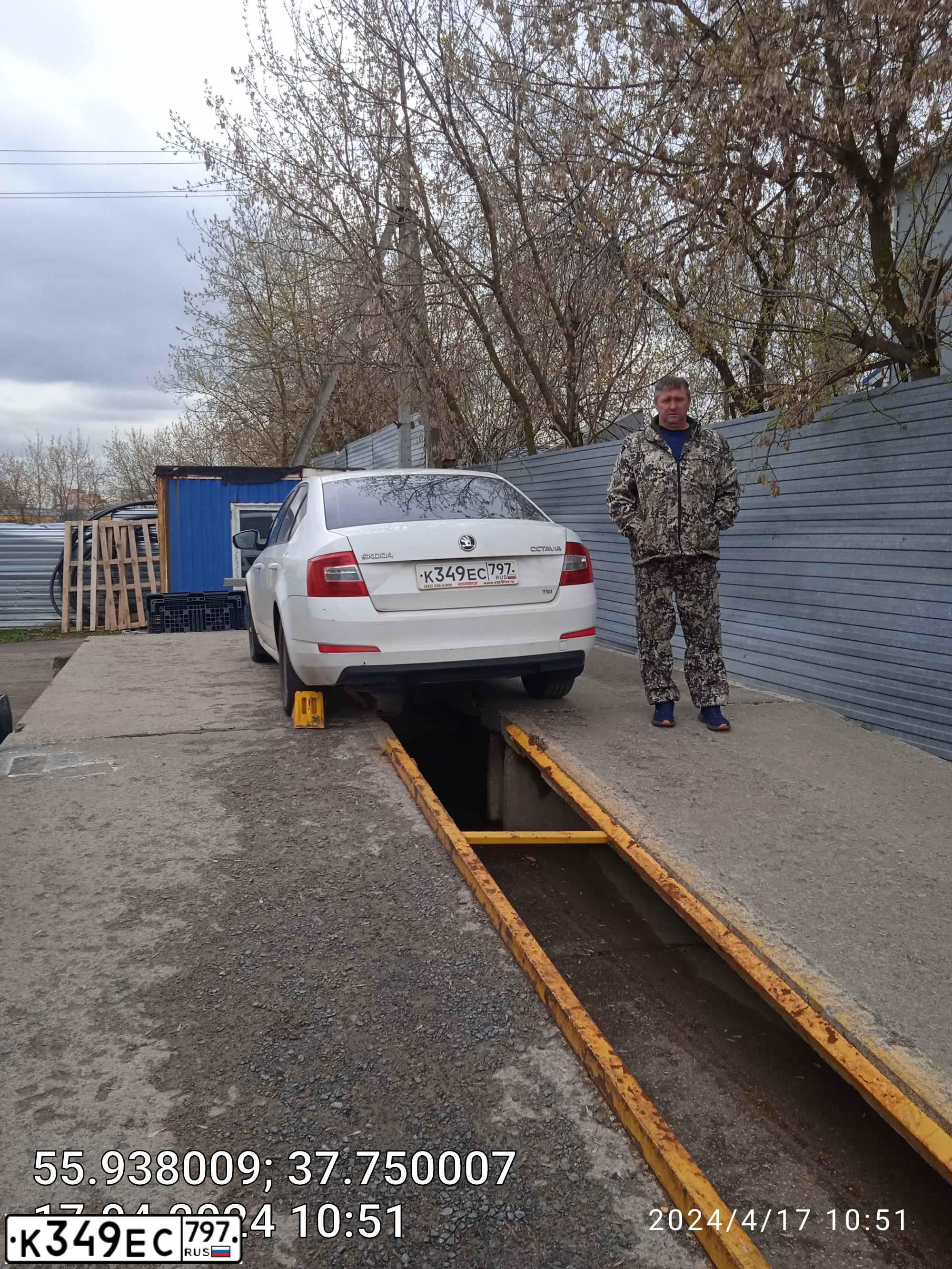 Фото автомобиля SKODA OCTAVIA, 2013 — госномер Н574РВ21. Цвет: Белый