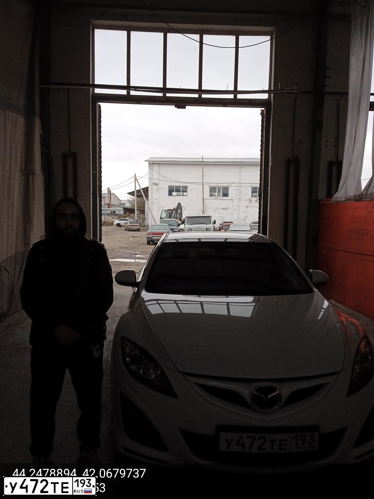 Фото автомобиля MAZDA 6, 2012 — госномер Е040АР193. Цвет: Белый