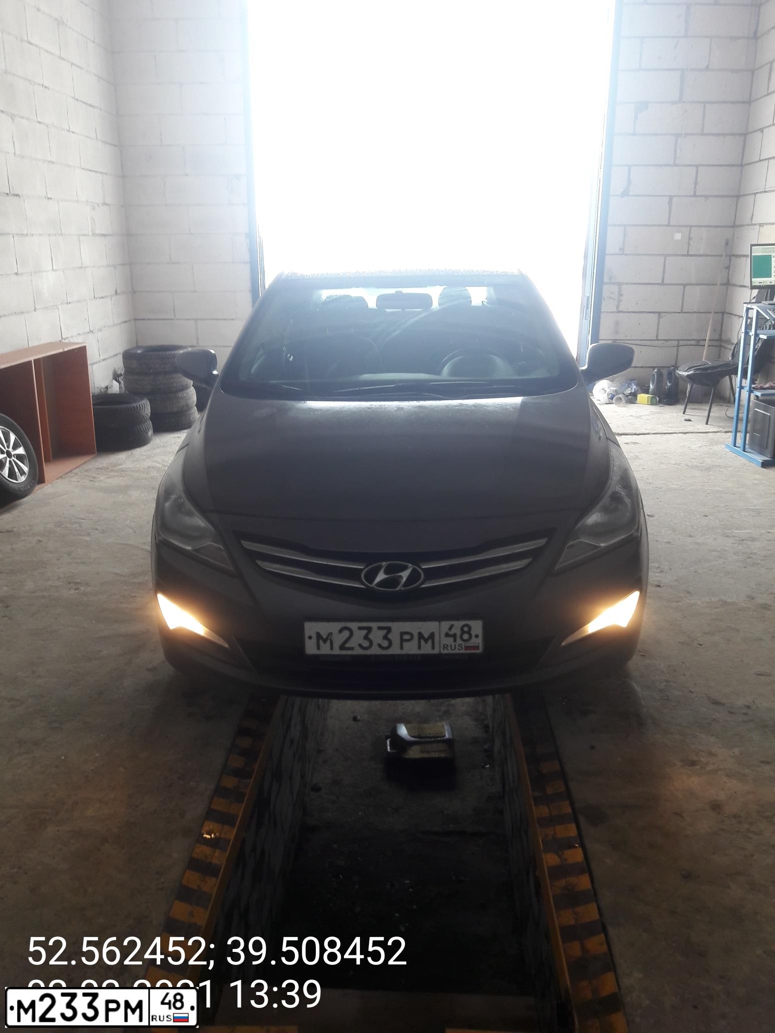 Фото автомобиля HYUNDAI SOLARIS, 2014 — госномер М233РМ48. Цвет: ТЕМНО-СЕРЫЙ