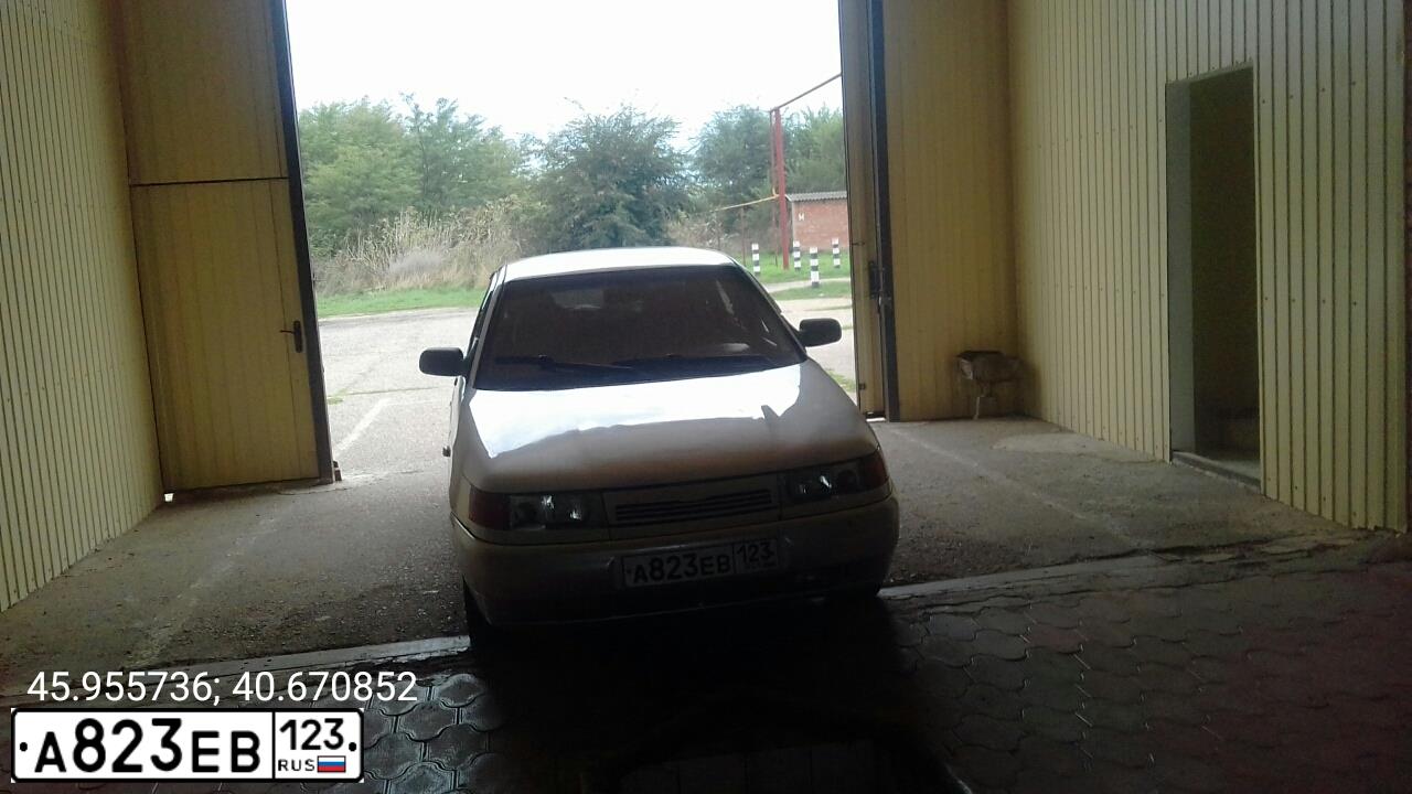 Фото автомобиля LADA 2110 LADA, 2004 — госномер А823ЕВ123. Цвет: СВЕТЛО-СЕРЕБРИСТЫЙ МЕТАЛЛ