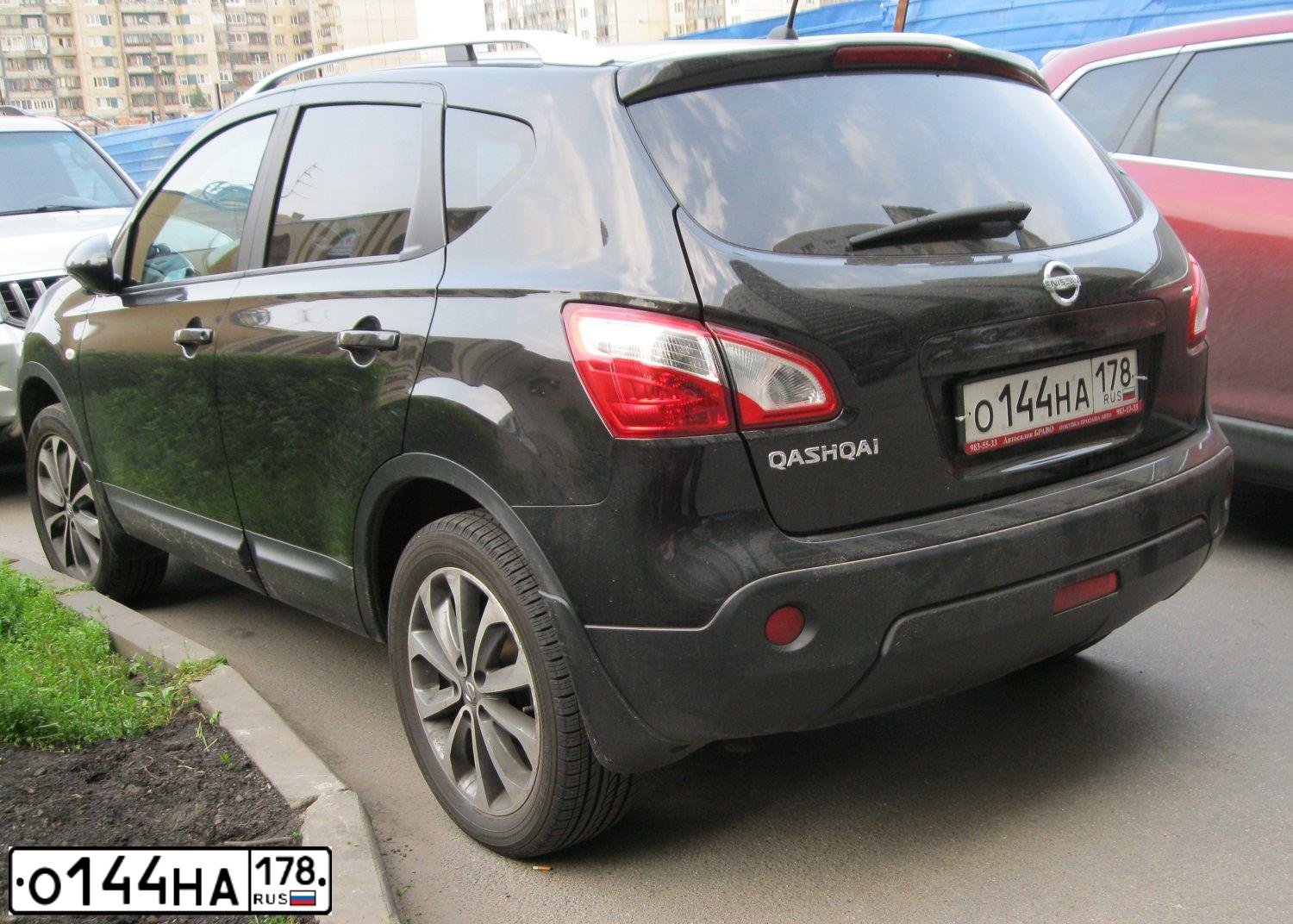 Фото автомобиля NISSAN QASHQAI, 2010 — госномер К080УТ98. Цвет: ЧЕРНЫЙ