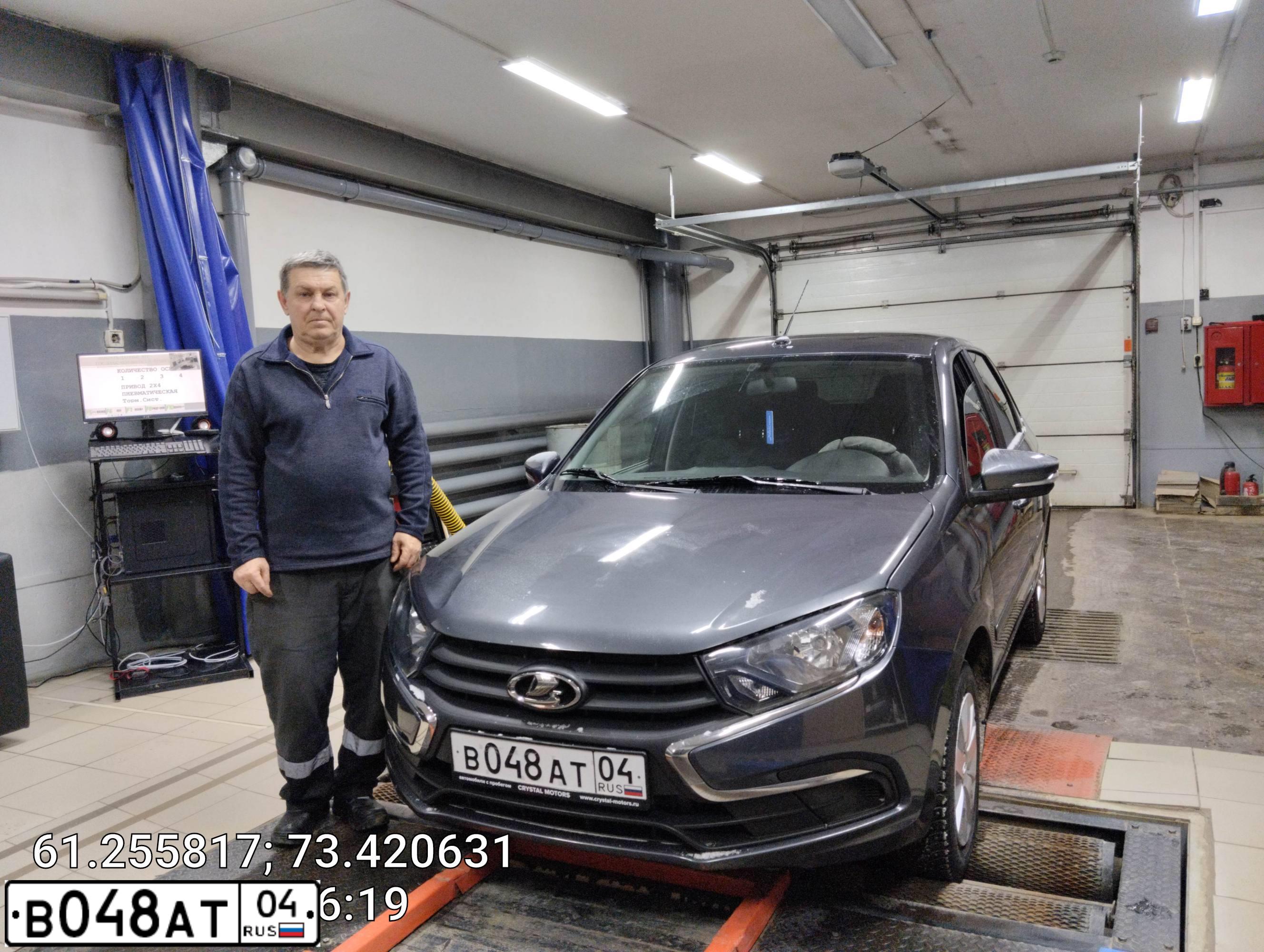 Фото автомобиля LADA 2190 GRANTA, 2019 — госномер Е575ТО186. Цвет: серебристо темно серый