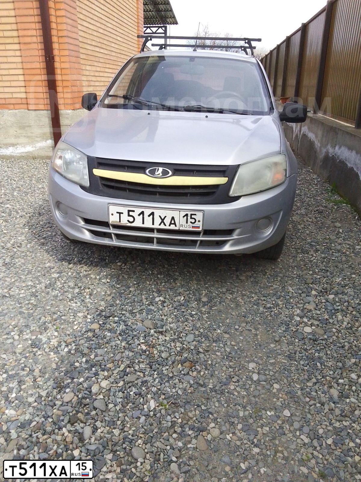 Фото автомобиля LADA 2190 GRANTA, 2012 — госномер Т511ХА15. Цвет: Серебристый