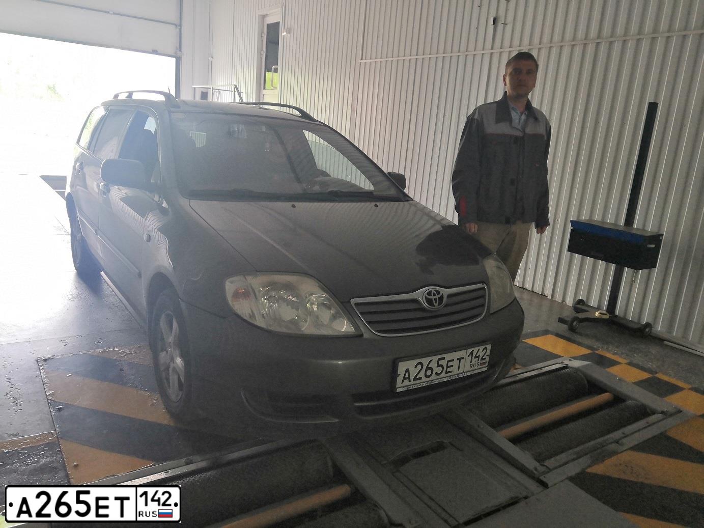 Фото автомобиля TOYOTA COROLLA, 2004 — госномер Т712ХМ150. Цвет: СЕРЫЙ