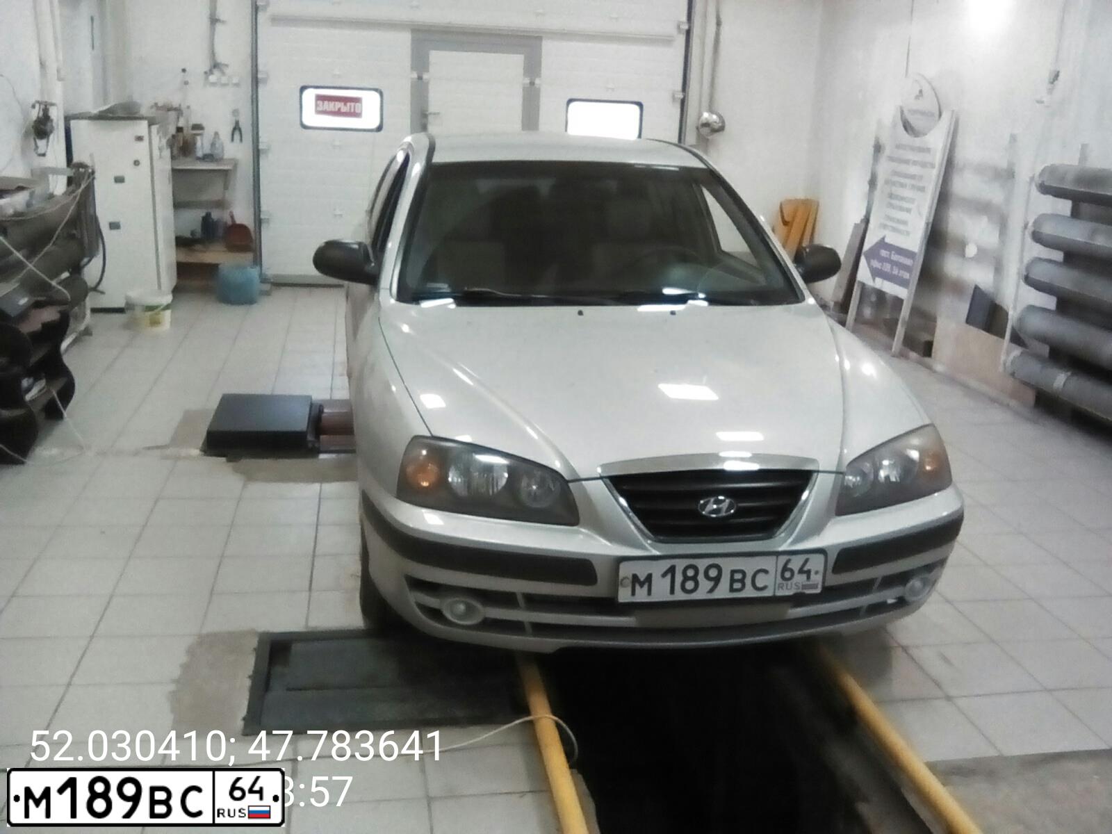 Фото автомобиля HYUNDAI ELANTRA, 2005 — госномер М189ВС64. Цвет: Серебристый