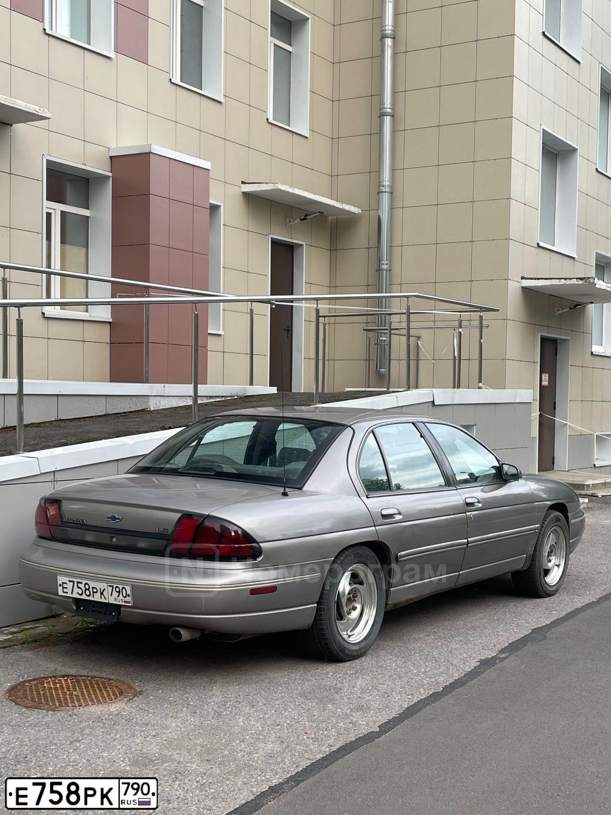 Фото автомобиля CHEVROLET LUMINA, 1996 — госномер А555ВО790. Цвет: СЕРЫЙ