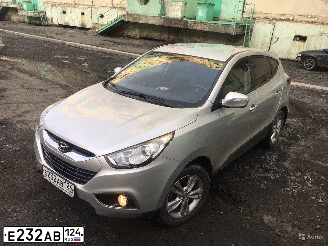 Фото автомобиля HYUNDAI IX35, 2013 — госномер Е232АВ124. Цвет: СЕРЕБРИСТЫЙ
