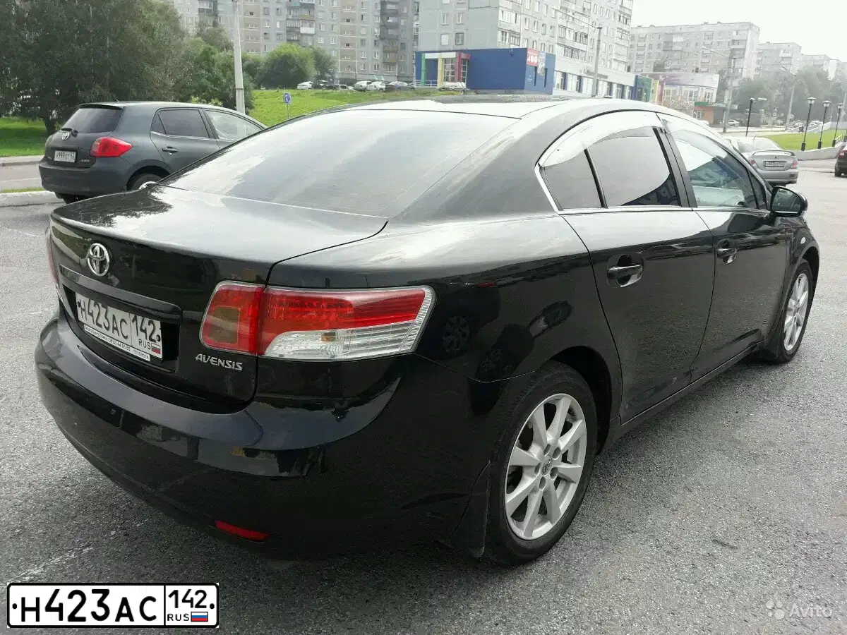 Фото автомобиля TOYOTA AVENSIS, 2011 — госномер С835ЕХ142. Цвет: ЧЕРНЫЙ